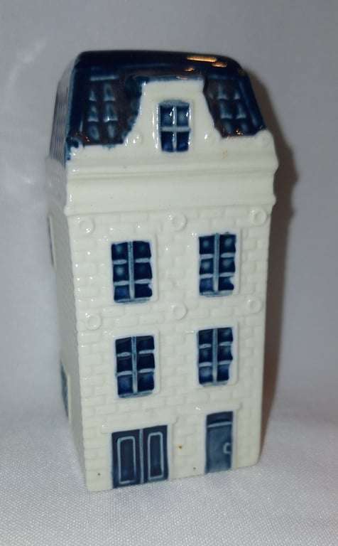 Delft Blue House exclusively made for  KLM by BOLS Royal Distilleries # 43