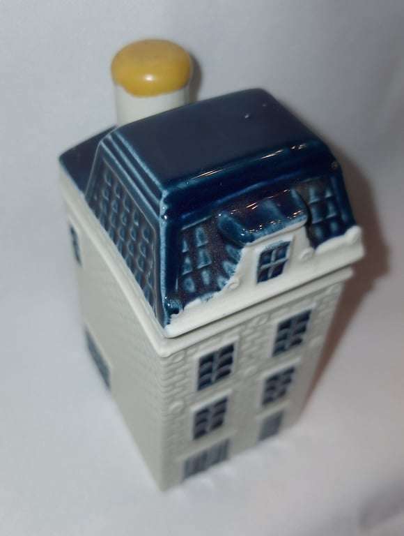 Delft Blue House exclusively made for  KLM by BOLS Royal Distilleries # 43