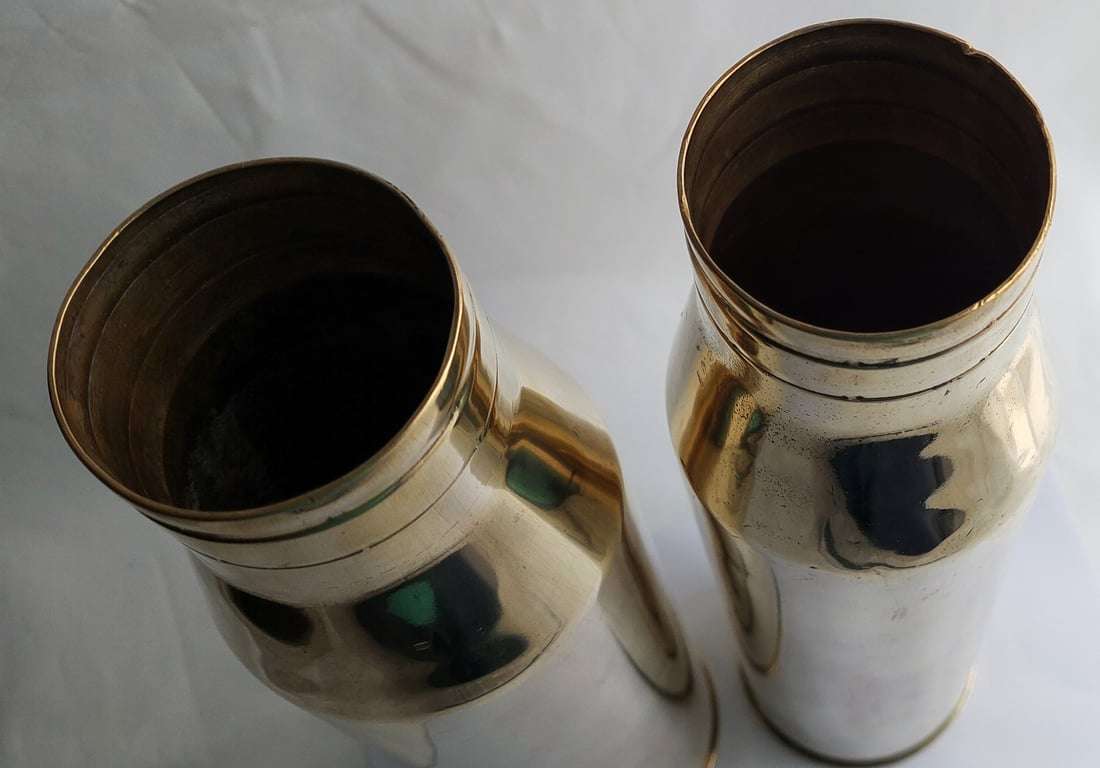 1 Set of  2 off Brass Shell - Caliber 60 mm   - 1 with a primer and 1 without