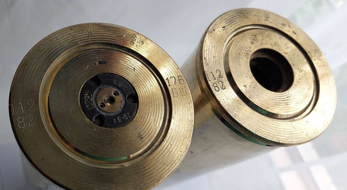 1 Set of  2 off Brass Shell - Caliber 60 mm   - 1 with a primer and 1 without