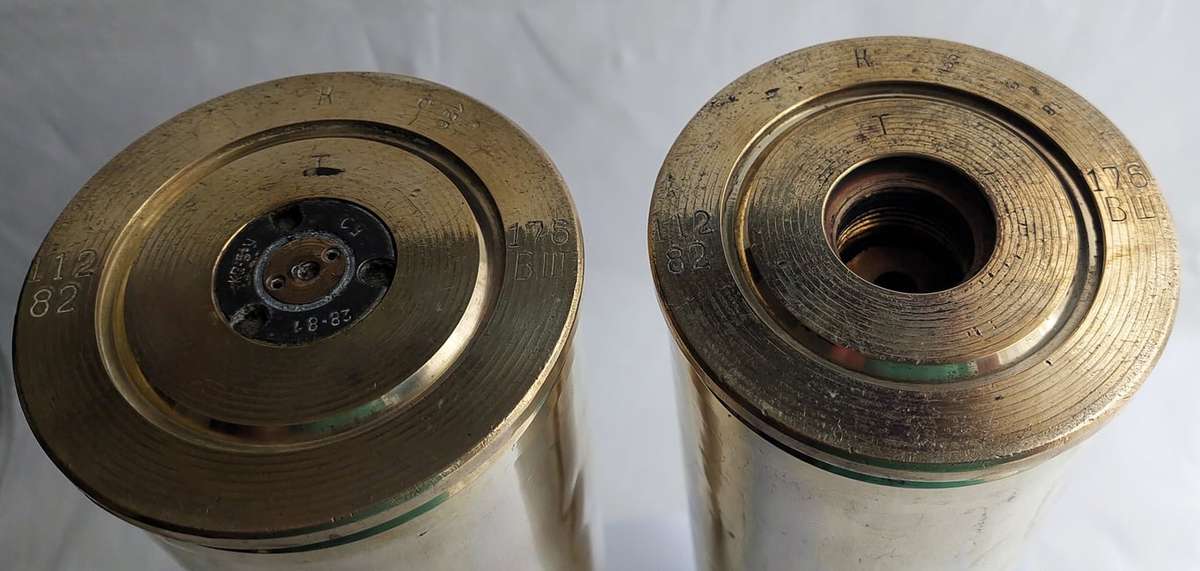 1 Set of  2 off Brass Shell - Caliber 60 mm   - 1 with a primer and 1 without