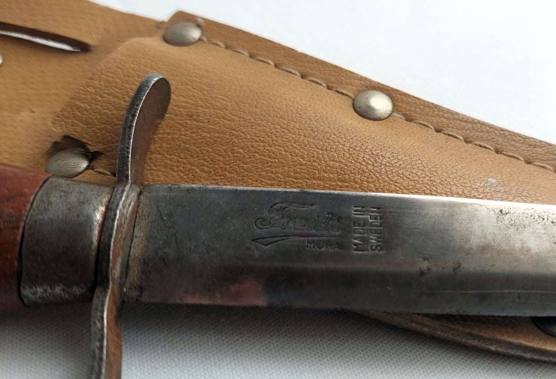 Collectable - Vintage Frosts Mora Knife in a leather sheath - Made in Sweden