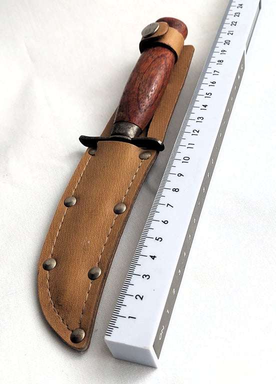 Collectable - Vintage Frosts Mora Knife in a leather sheath - Made in Sweden