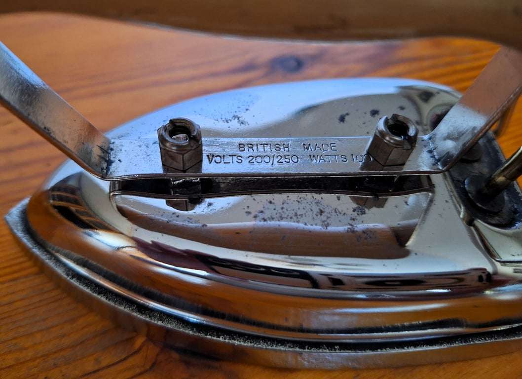 Vintage Prilect Travelling Iron