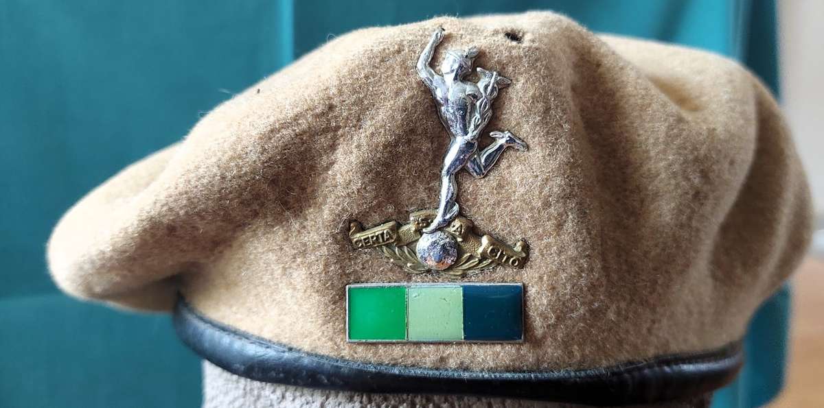 SADF Signals Corp Beret with badge & bar