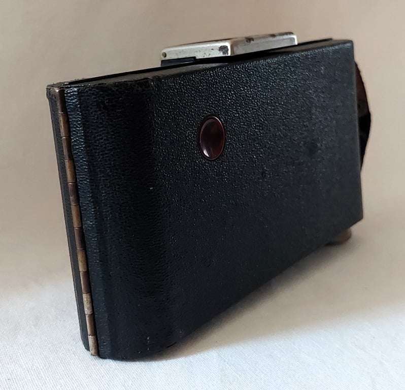 Vintage folding ''Brownie'' SIX-20 camera (First model) - Roll Film - Kodak Ltd - Great Britian