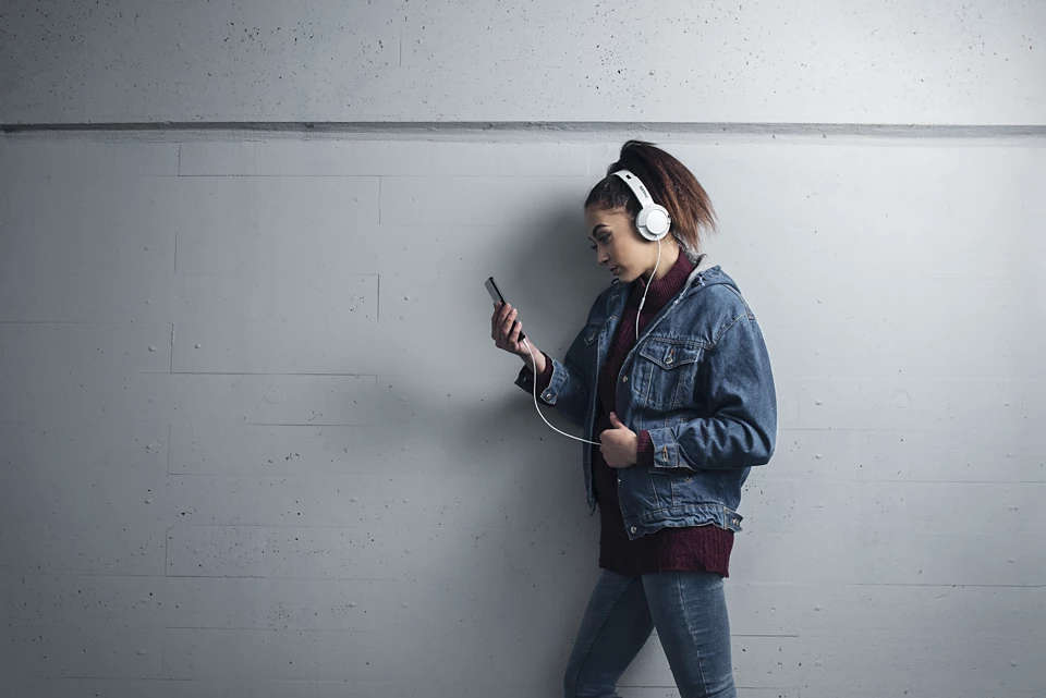 Philips Wired Headphones with mic SHL3075