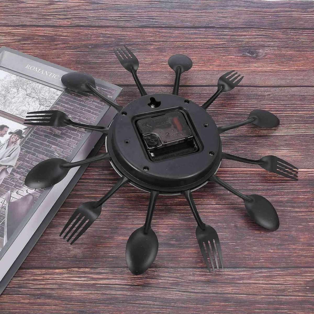 Noiseless Stainless Steel Knife and Fork Spoon Wall Clock Decor
