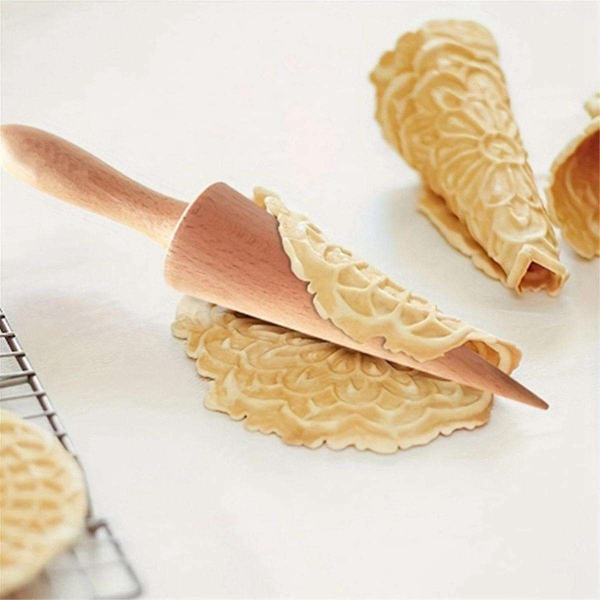 Ice Cream Waffle Cone Roller, Strong and Smooth Cone Roller, Wooden Pizzelle Cone, Handle Waffle Con