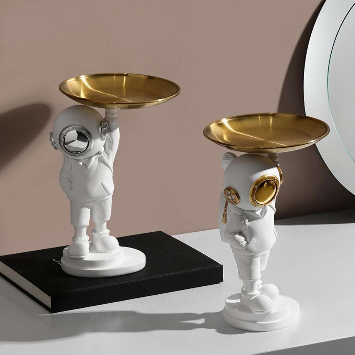 Resin Diving Astronaut Figurine Diver Tray Storage Statue Home Decor Key Storage Art Sculpture Deskt