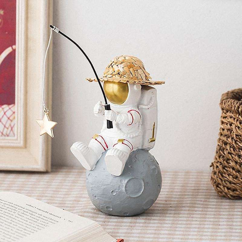 Astronaut Figurines Statue Spaceman with Straw Hat Miniature Home C