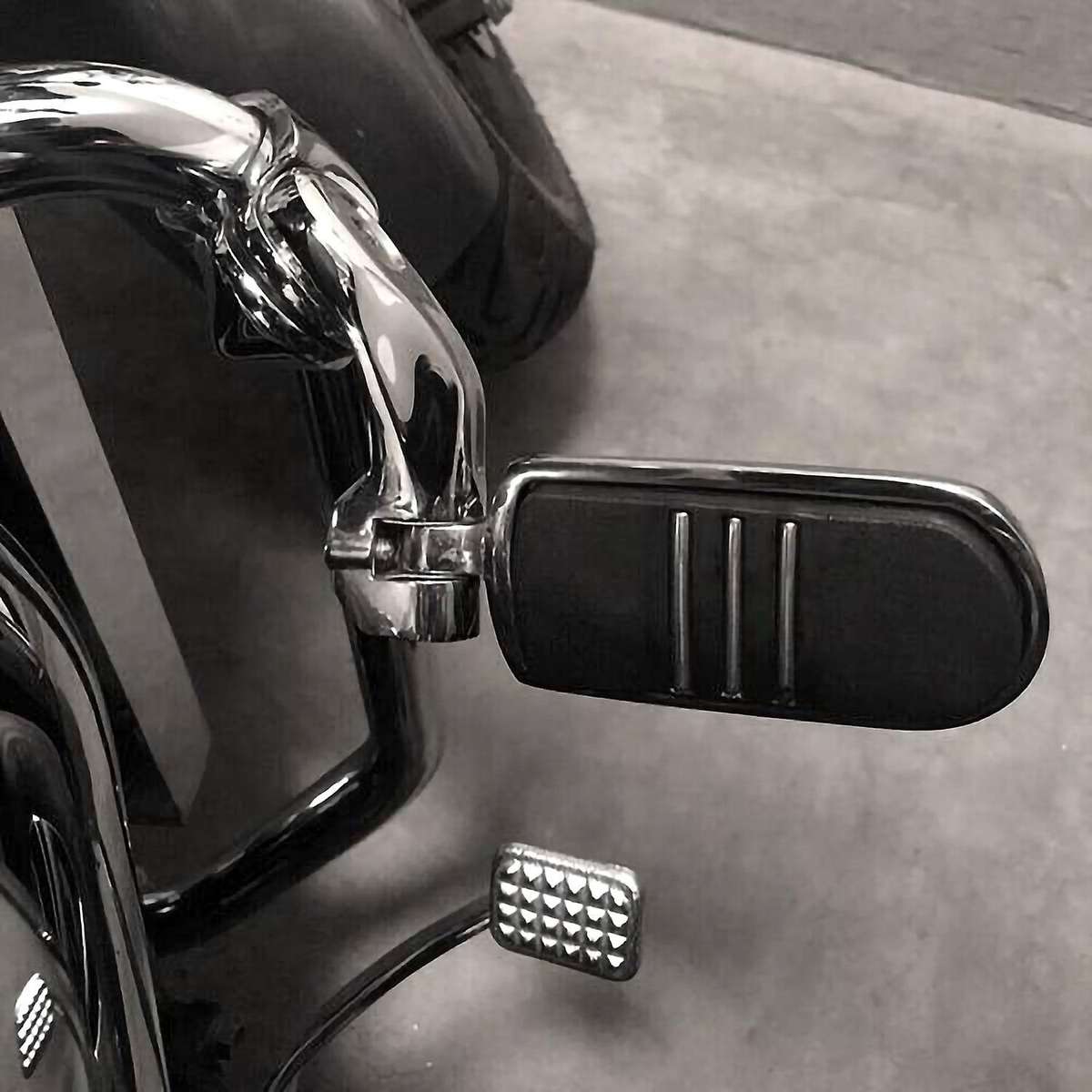 1-1/4 Inch 32mm Motorcycle Highway Foot Pegs Rests for Harley