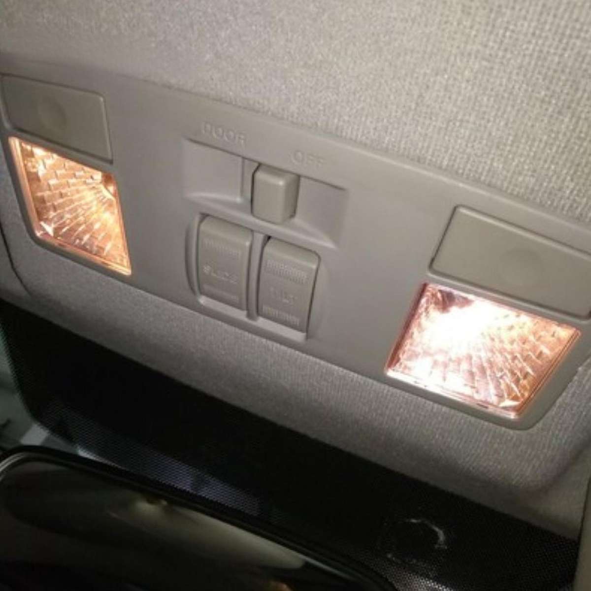 Gj6r-69-970 Reading Lamp with Sunroof Switch for Mazda 6 Gg 3 Bk