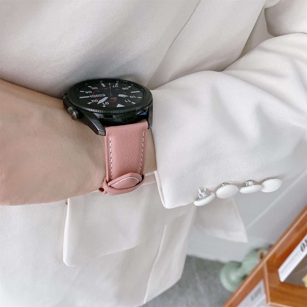 For Samsung Galaxy Watch4 40mm/44mm Leather Strap Watch Band(Light Pink)