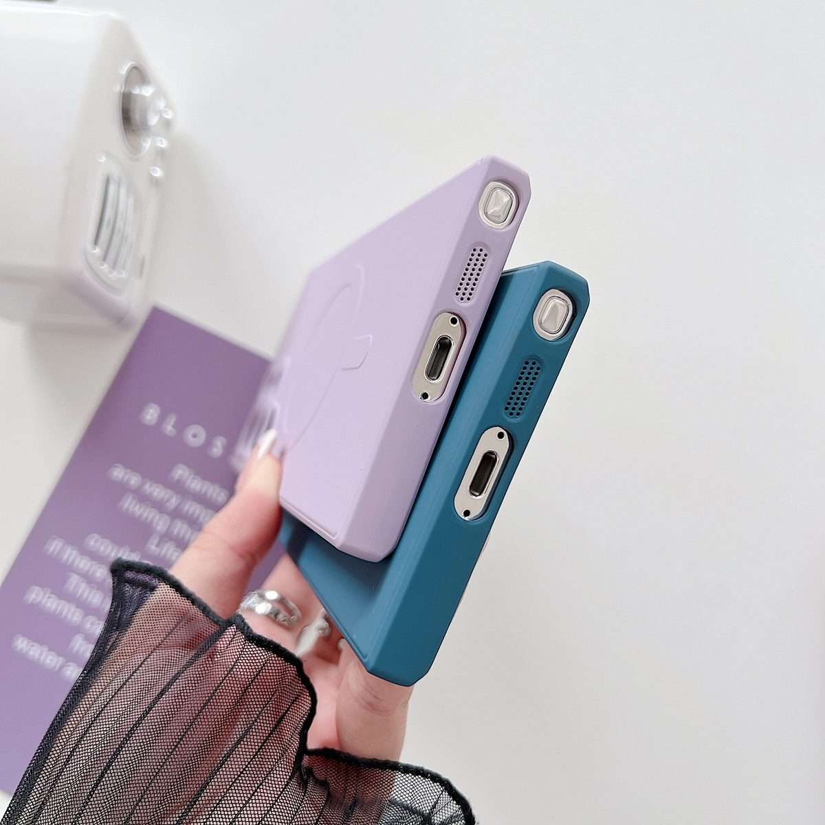 For Samsung Galaxy S22+ 5G Solid Color Liquid Silicone MagSafe Magnetic Phone Case(Dark Green)