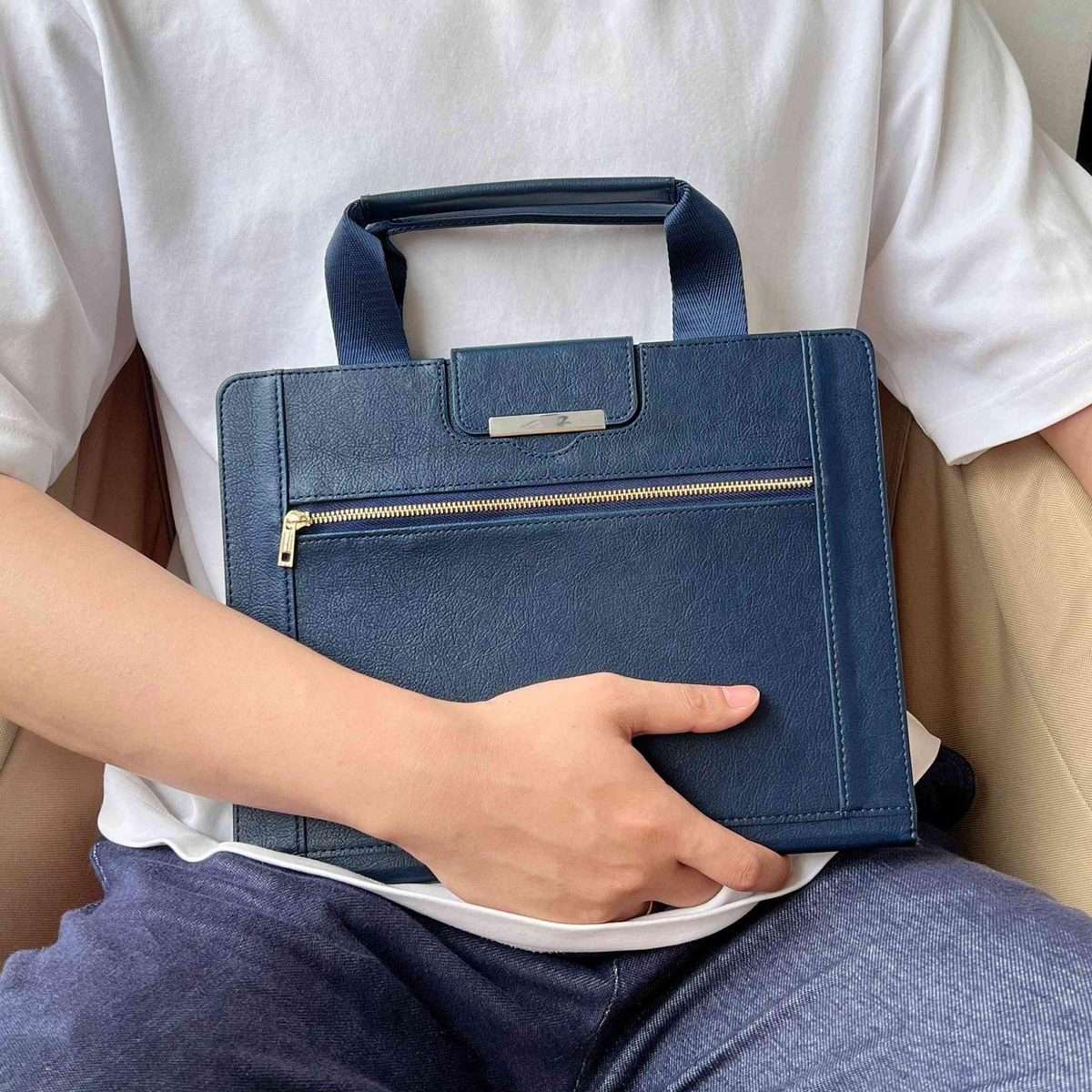 For iPad Pro 11 2025 / 2024 Zipper Handle Retro Smart Leather Tablet Case(Royal Blue)