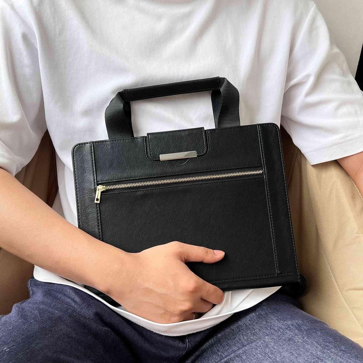 For iPad 10.2 2021 / 2020 / 2019 Zipper Handle Retro Smart Leather Tablet Case(Black)