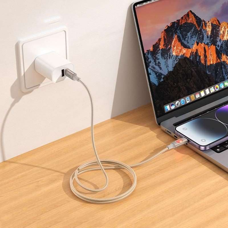 hoco U144 Colorful LED PD27W Type-C to 8 Pin Fast Charging Data Cable, Length: 1.2m(Gold)