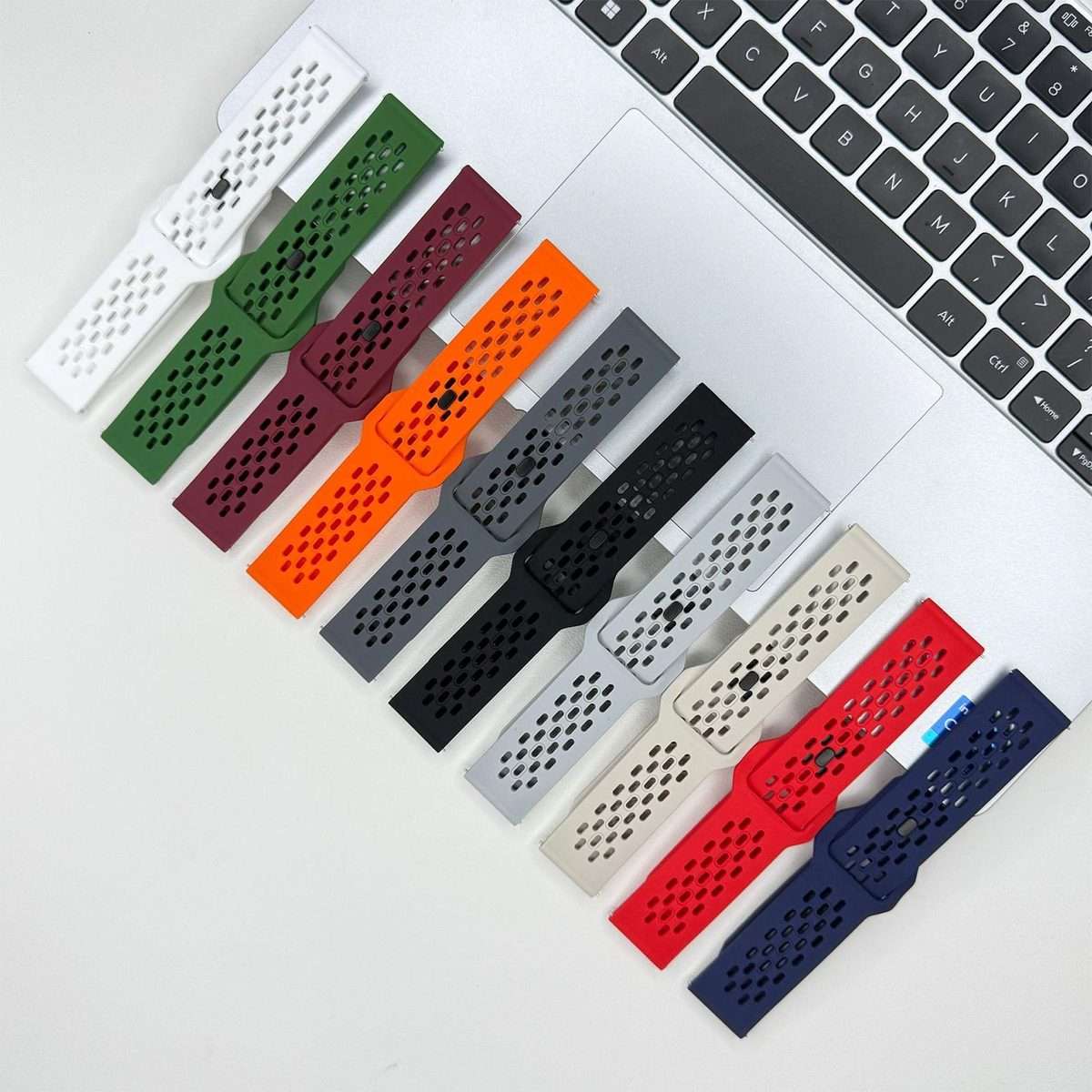 20mm xDfind Flat Head Breathable Hole Black Buckle Silicone Watch Band(Space Grey)