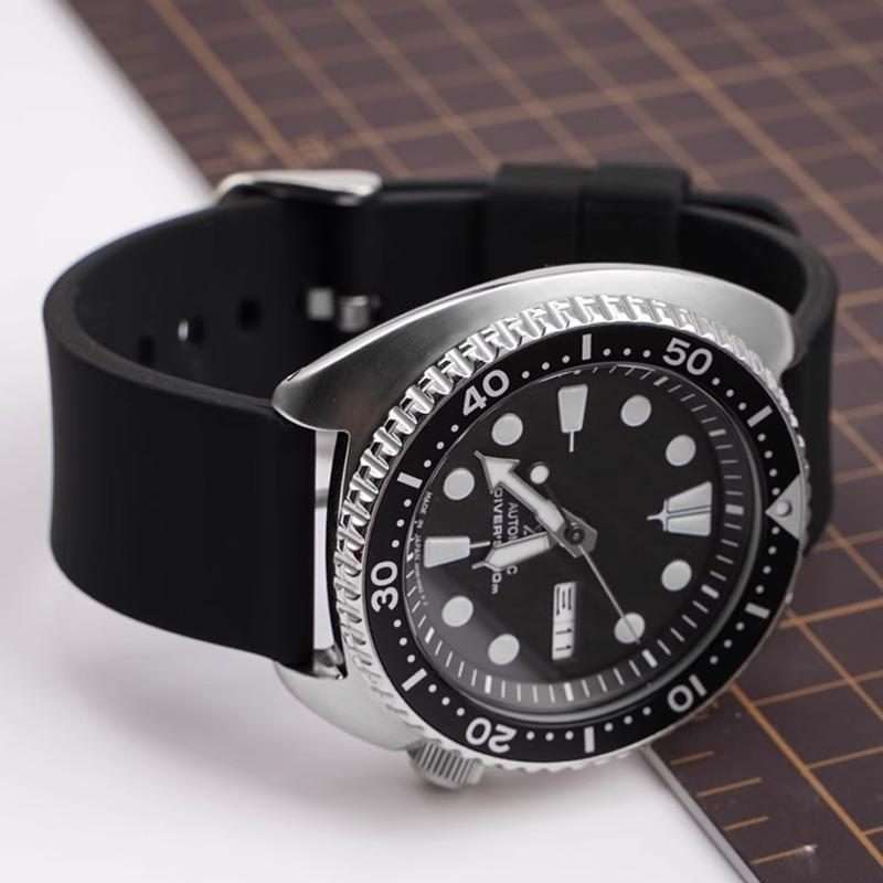 22mm Stainless Steel Silver Pin Buckle Solid Color Silicone Waterproof Watch Band(Beige)