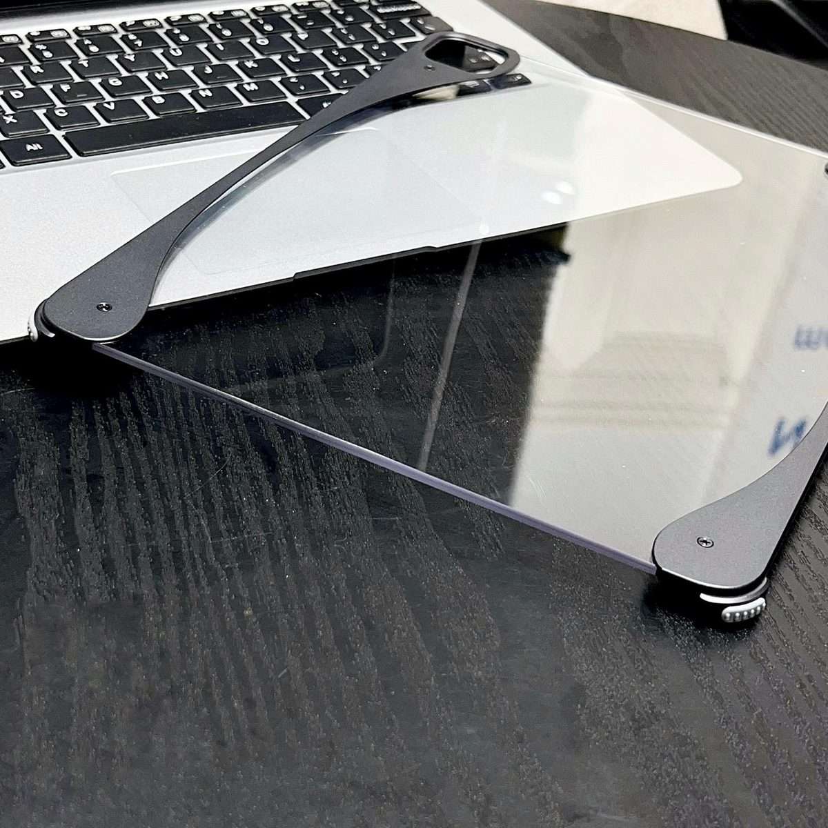 For iPad Pro 11 2025 / 2024 White Glazed Clear Acrylic Hybrid Metal Tablet Case(Silver)