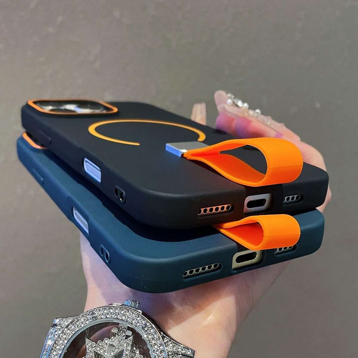 For iPhone 15 Pro Max Skin-feel Magnetic TPU Phone Case with Silicone Strap(Black)