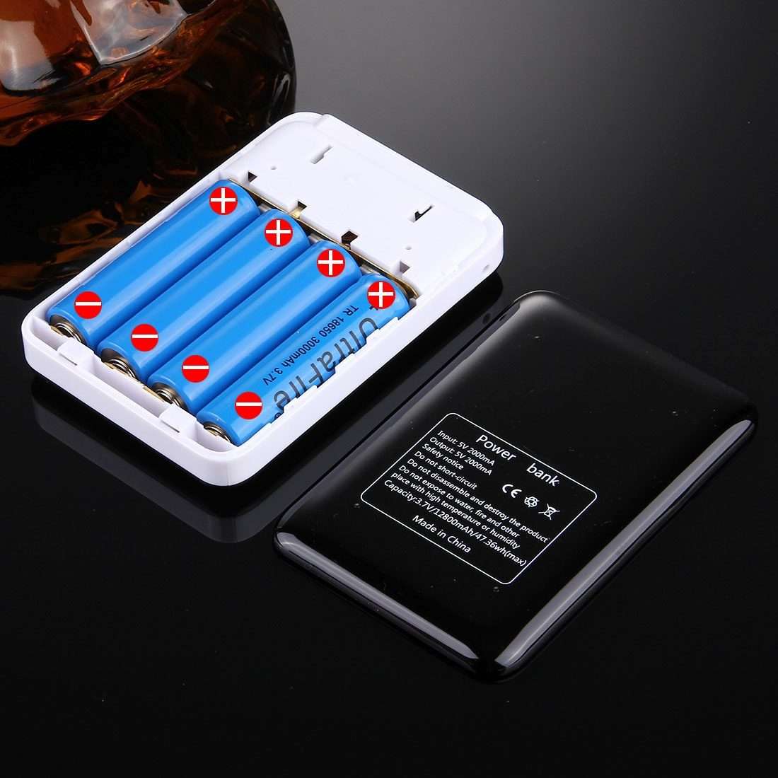 Portable High-efficiency 4 x 18650 Batteries Plastic Power Bank Shell ... (Random Color Delivery)