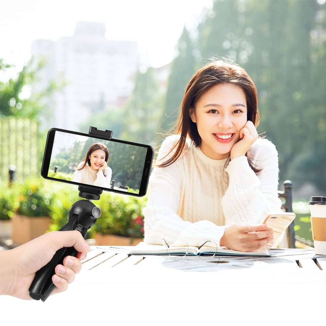 PULUZ Live Broadcast Smartphone Video Light Vlogger Kits with LED Light + Tripod Mount ... (Black)