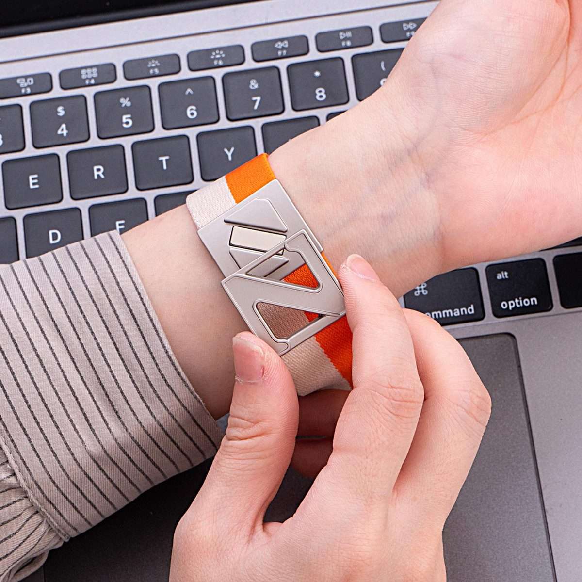 22mm Z-Shaped Magnetic Clasp Two Color Nylon Watch Band(Starlight Black)