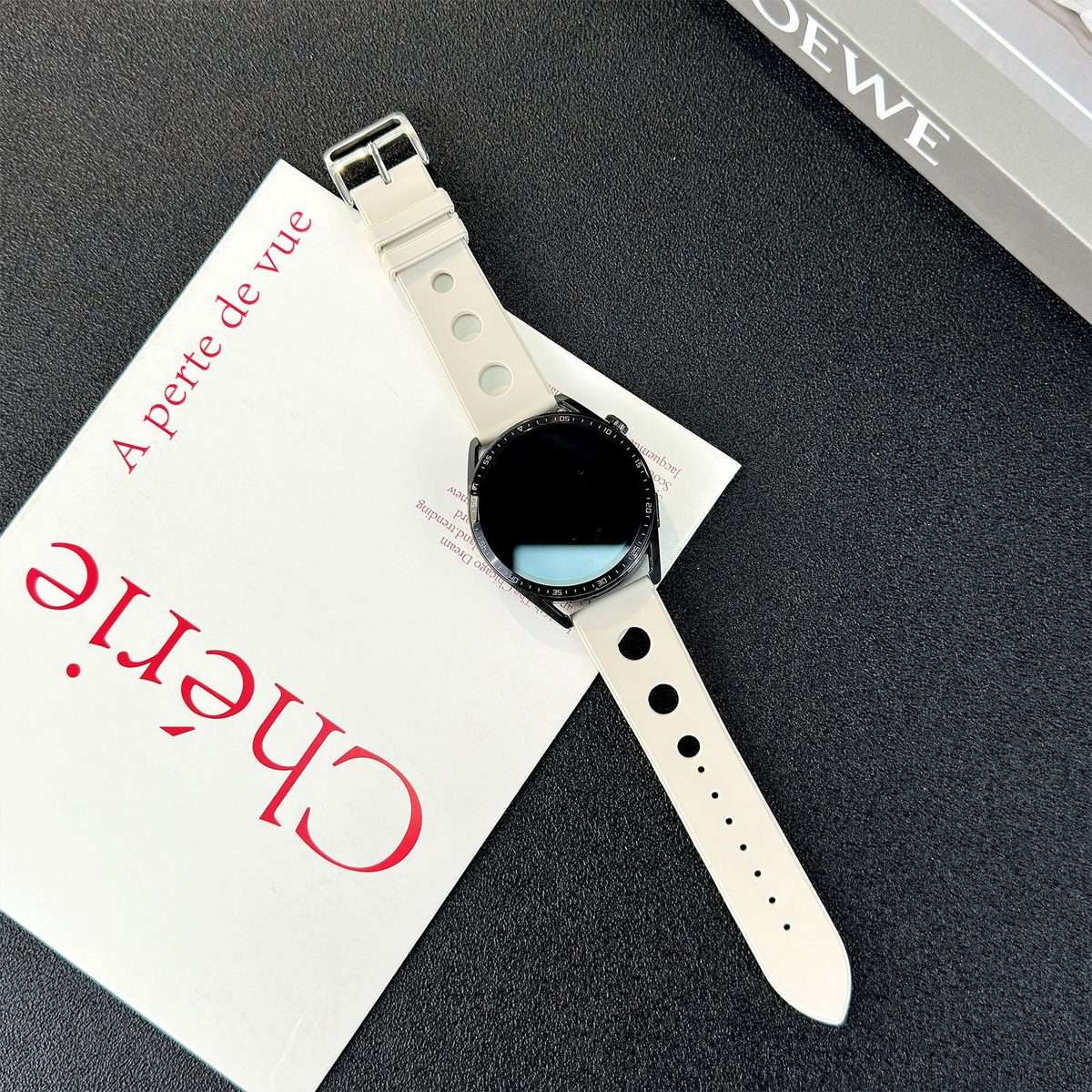 18mm Ladder Buckle Solid Color Holes Silicone Watch Band(White)