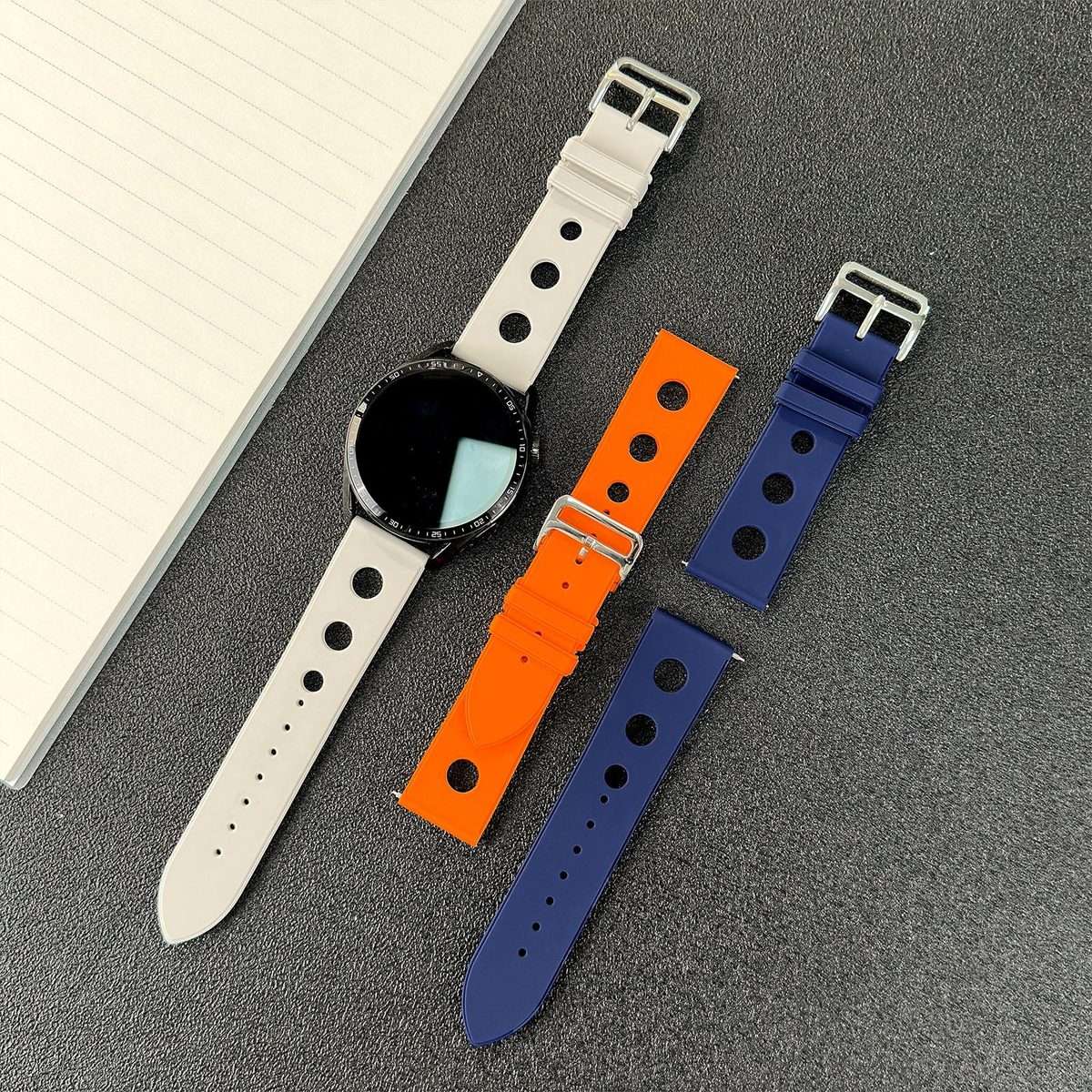 18mm Ladder Buckle Solid Color Holes Silicone Watch Band(Black)