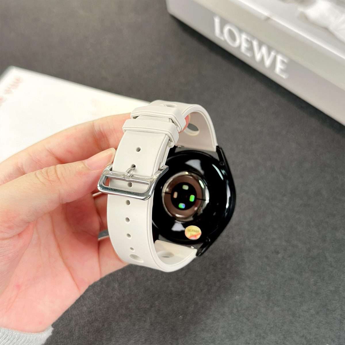 18mm Ladder Buckle Solid Color Holes Silicone Watch Band(Black)