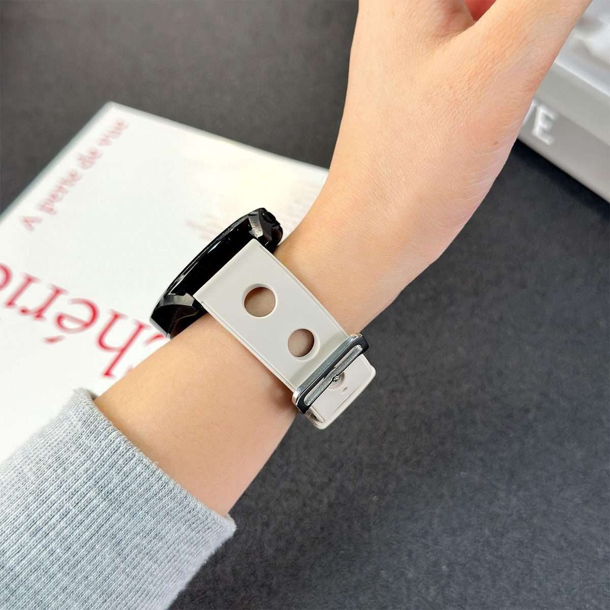 18mm Ladder Buckle Solid Color Holes Silicone Watch Band(Khaki)