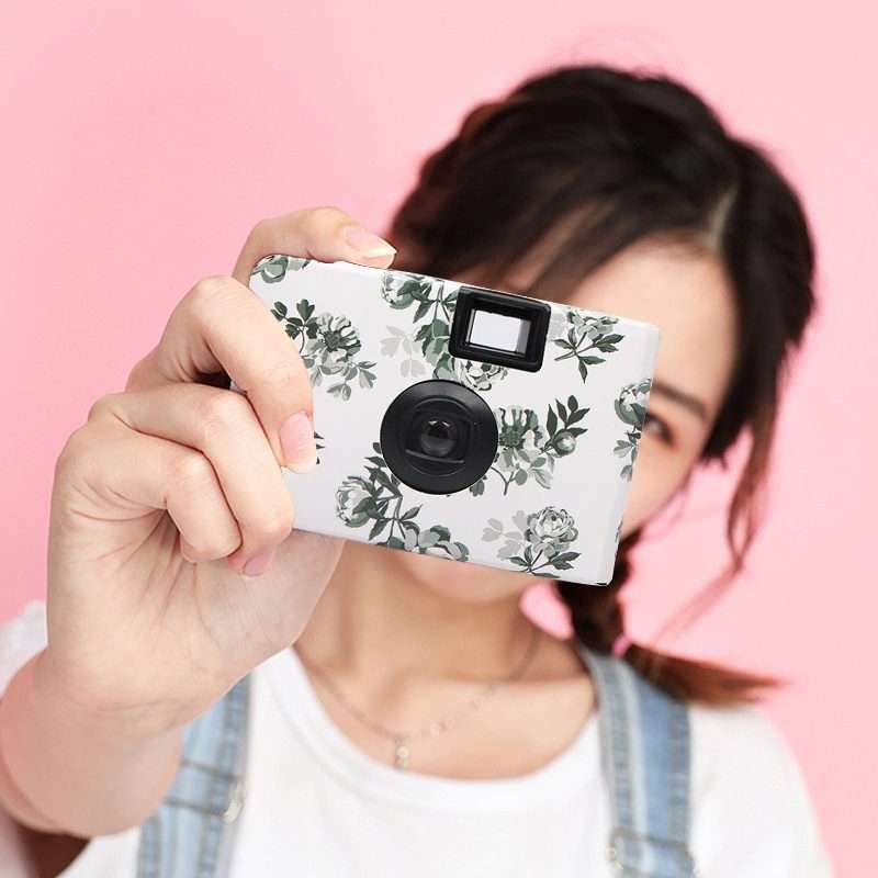 Retro Peony Cute Disposable Film Mini Point-And-Shoot Camera with 17 Sheets Films