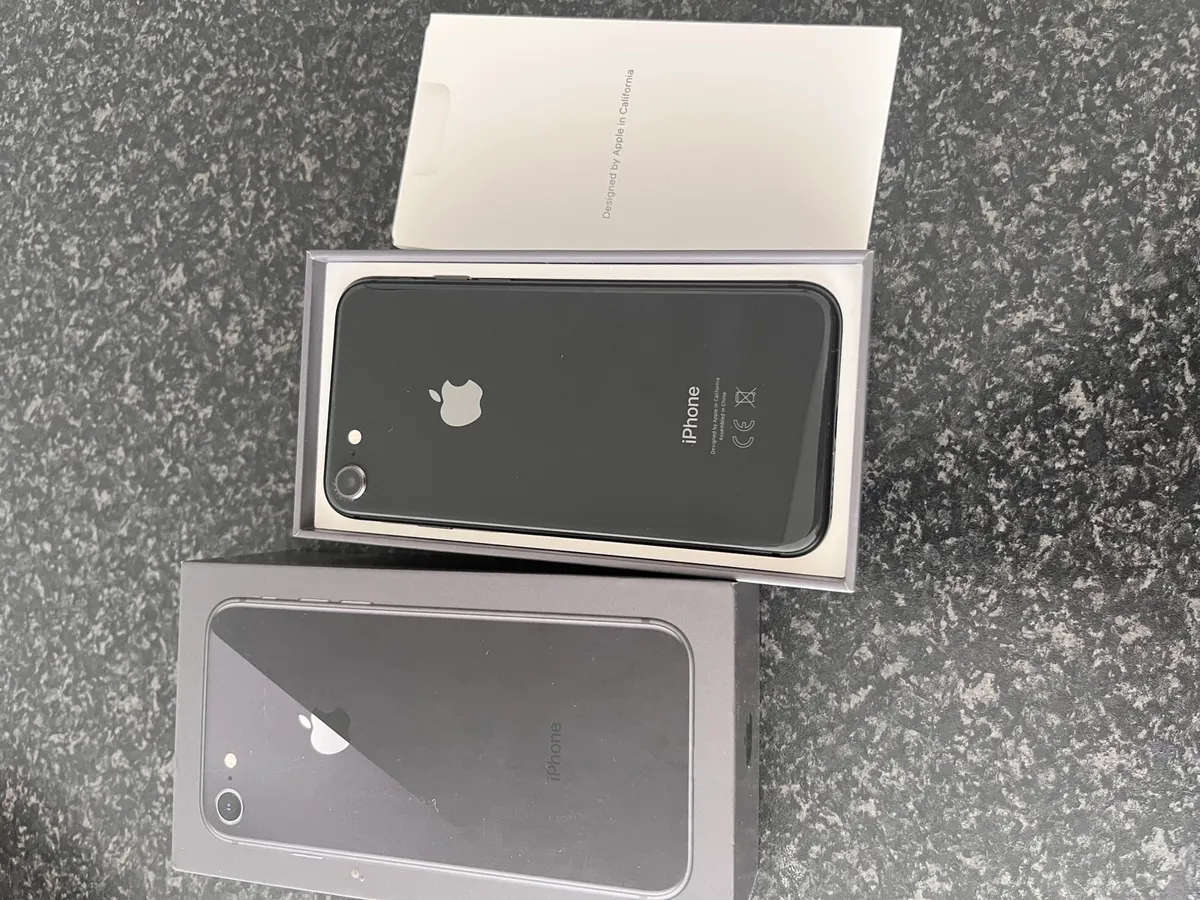 iPhone 8 good condition with box