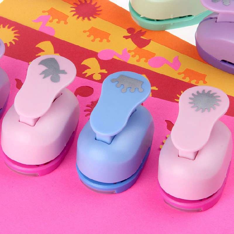 Mini Paper Punch Hole Puncher DIY Scrapbook Cards Art Cutter Tool 7*4.2*5.5cm Multi-patterns 2.5cm