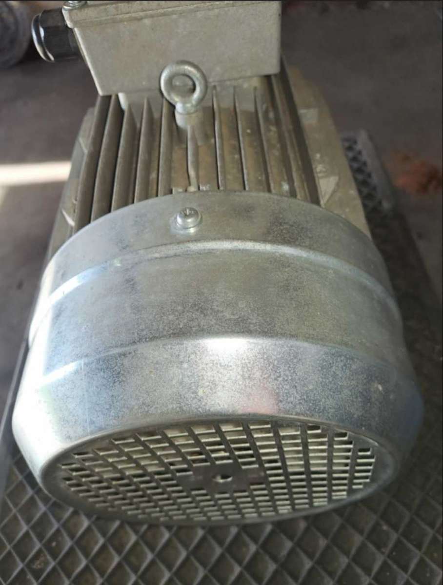 380v 3 phase electric motor. 1420 Rpm