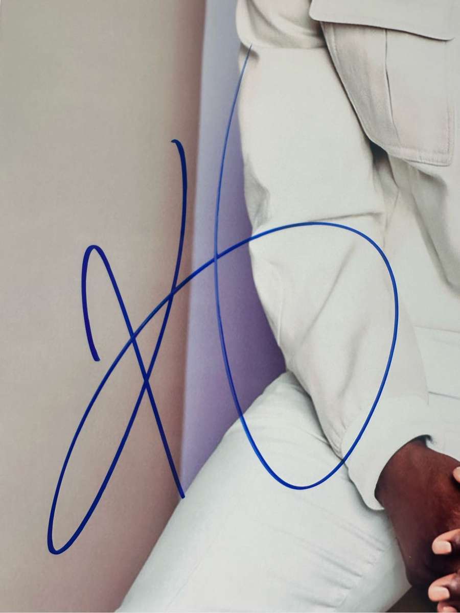 KEVIN HART -  AUTHENTIC AUTOGRAPH - 100% ORIGINAL