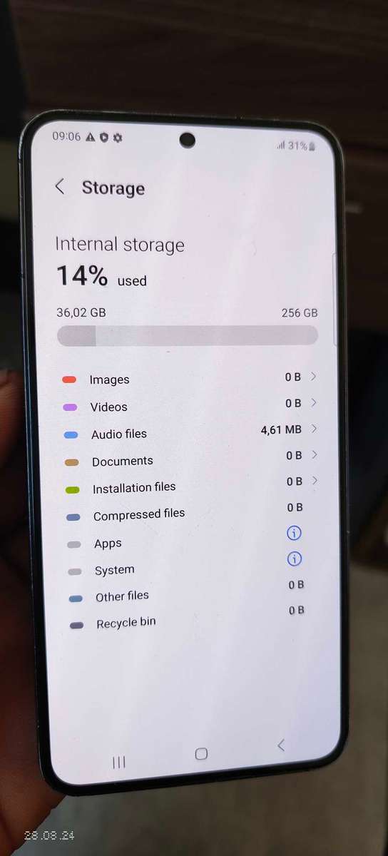 Samsung S22 256gb/8gb Dual SIM black colour {back glass has small crack}(Pre owned)