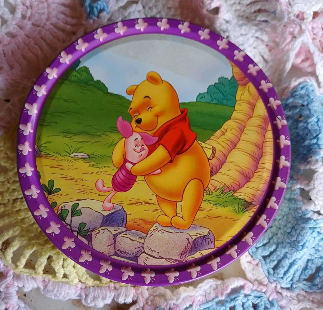 Winnie The Pooh tin collectors series 1/24