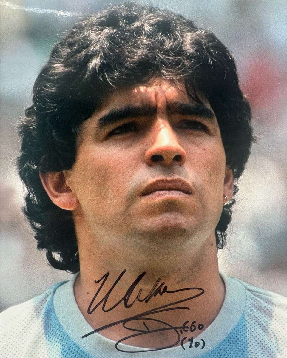 DIEGO MARADONA -  AUTHENTIC AUTOGRAPH - 100% ORIGINAL - WITH COA