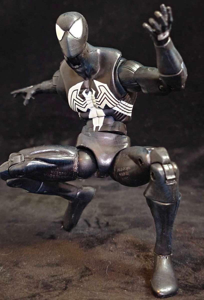 2007 Hasbro Marvel Legends black suit Spider-Man