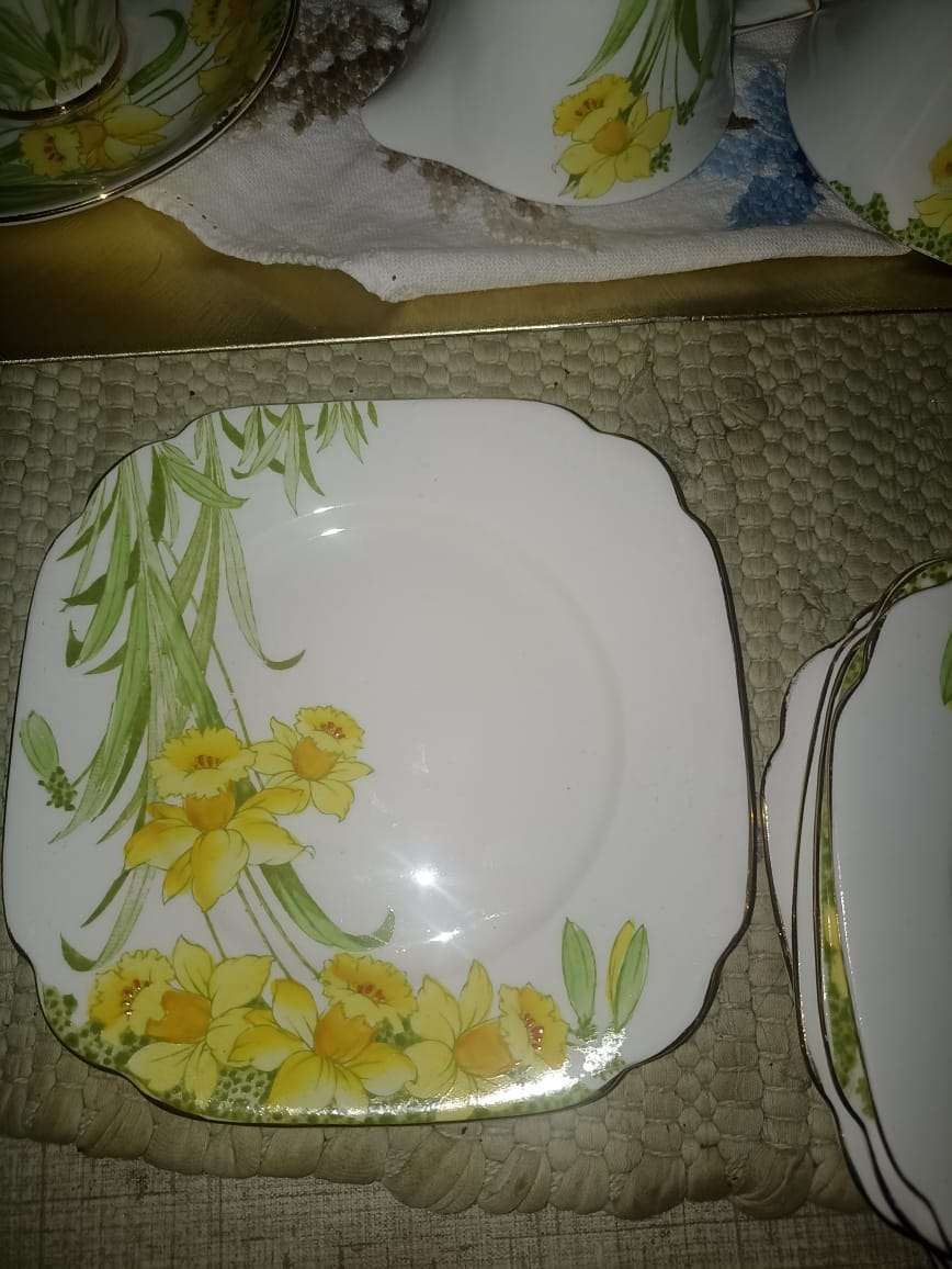 Royal standard Teaset daffodils