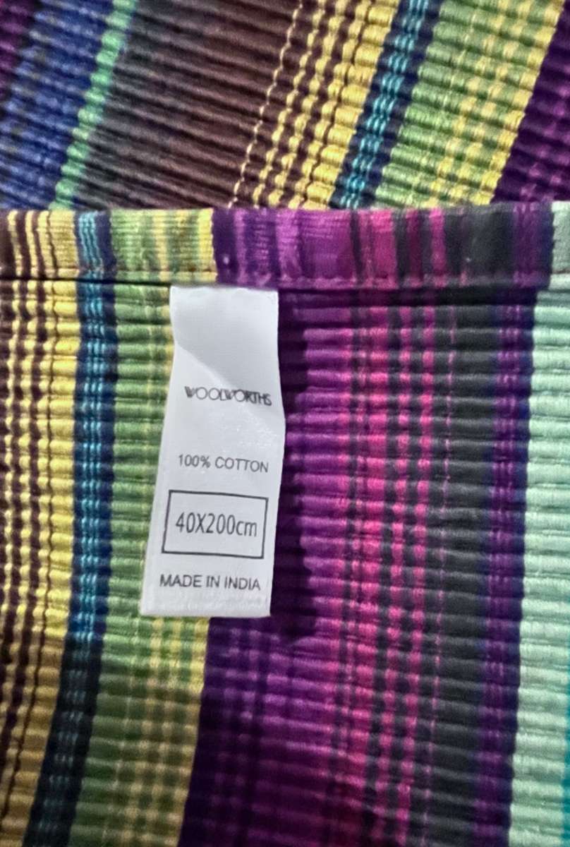 100% cotton table set: 8 mats and runner