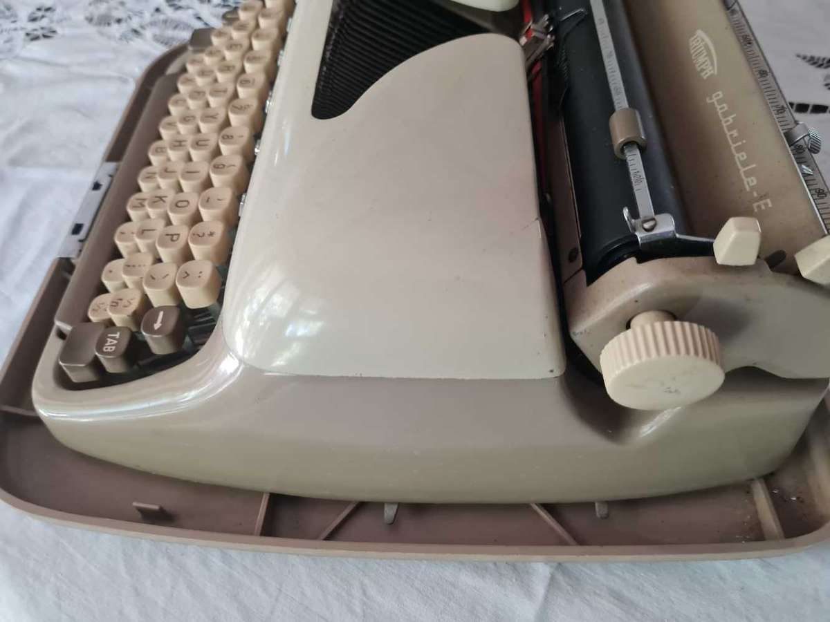 Triumph Gabriele E typewriter