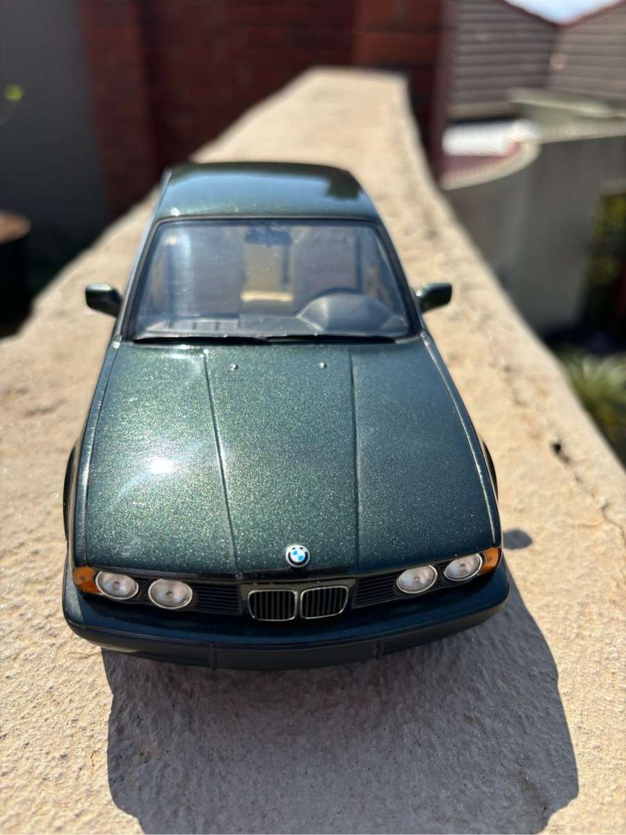 1988 BMW 535i E34 1/18 Green Diecast model
