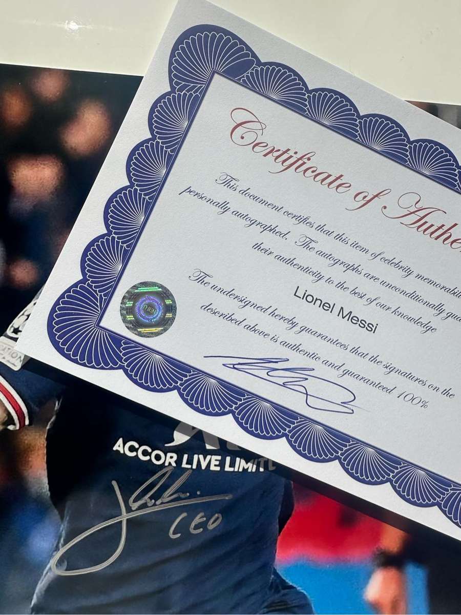 LIONEL MESSI -  AUTHENTIC AUTOGRAPH - 100% ORIGINAL - WITH COA