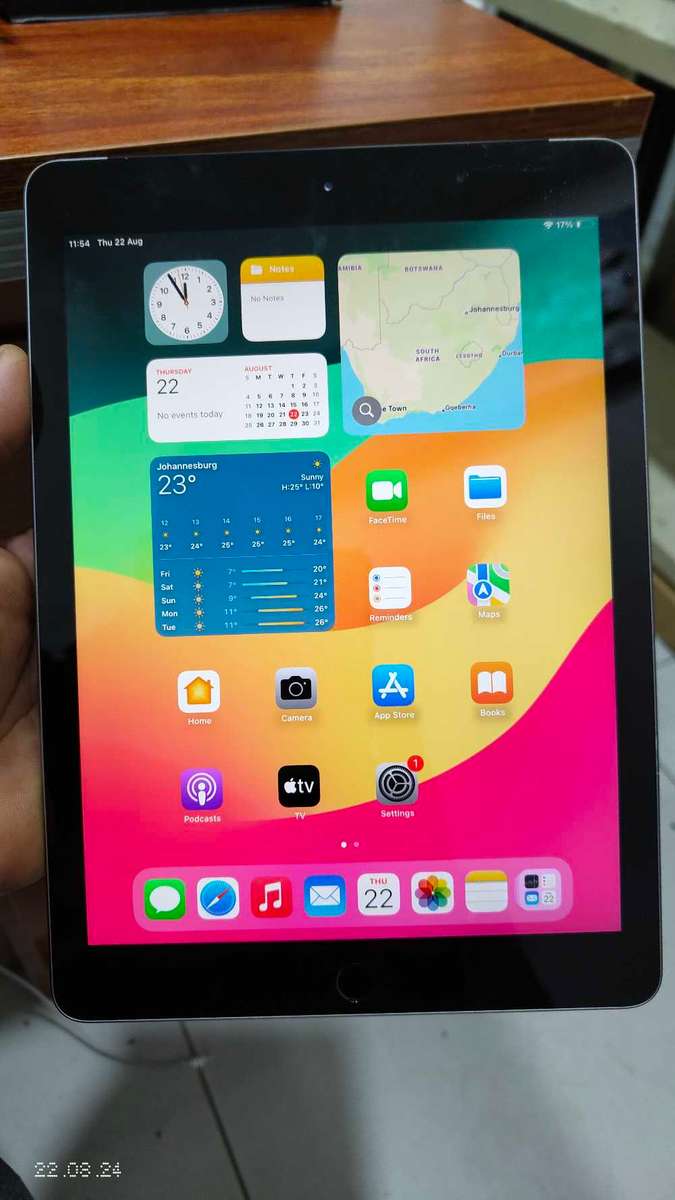 Apple iPad 9.7" (6th Gen ) 32GB cell + wifi space grey  A1954 (Pre owned)