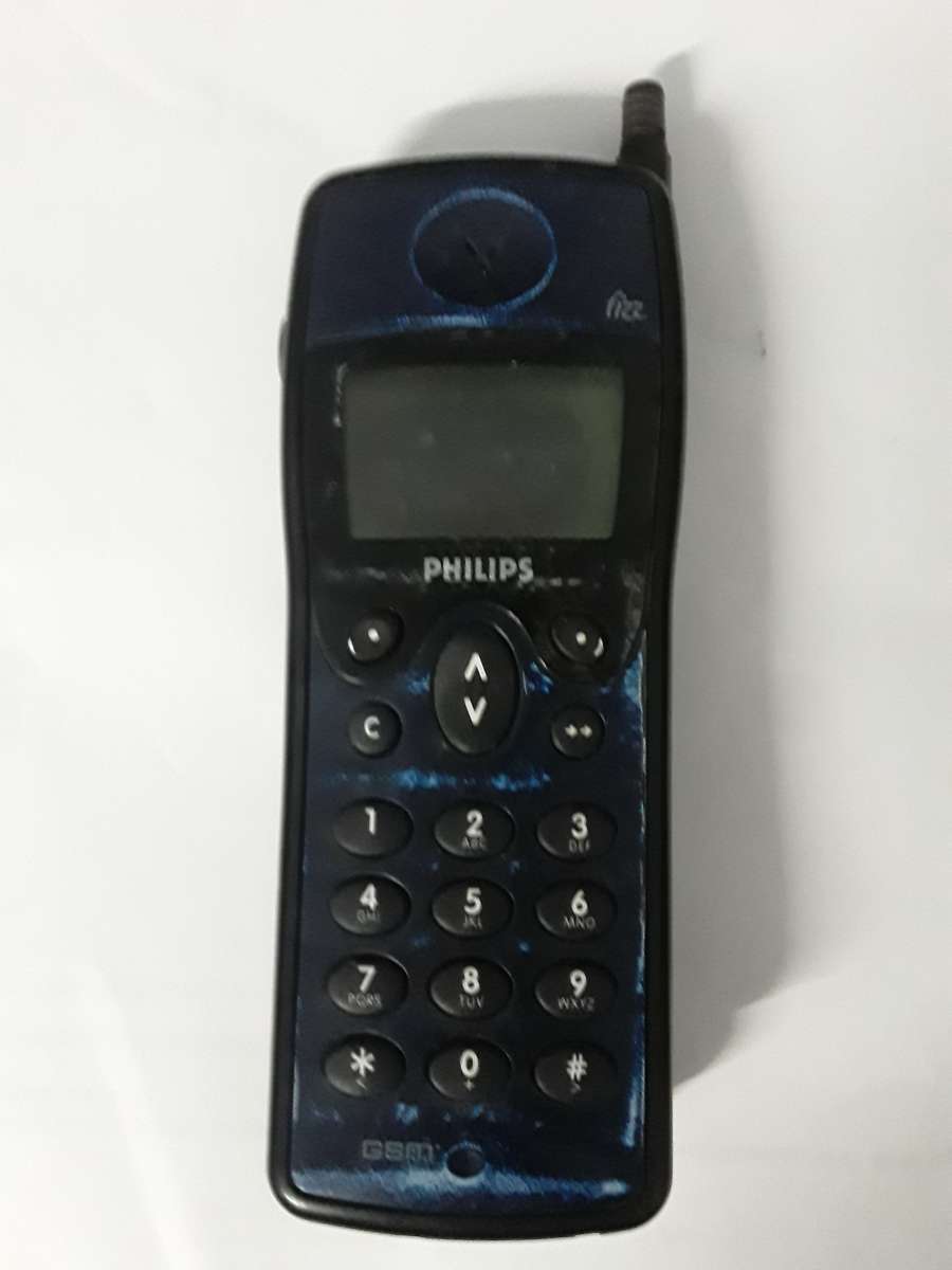 VINTAGE PHILIPS GSM CELLPHONE CELLPHONE.  NOT WORKING. NO CHARGER.