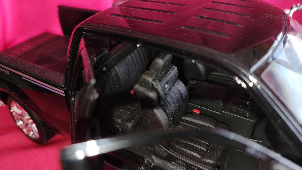 Ford F 150 Custom & Harley (1:18)